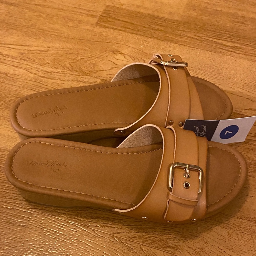Universal Thread slides sandals Nwt sz 7 brown cognac color